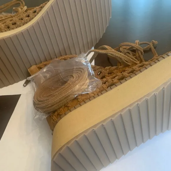 💫HP‼️💫 NIB FREE PEOPLE Luca Lace-up Sandal in Tan, Sizes 6.5 &amp; 8