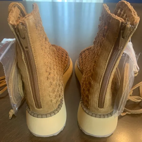 💫HP‼️💫 NIB FREE PEOPLE Luca Lace-up Sandal in Tan, Sizes 6.5 &amp; 8