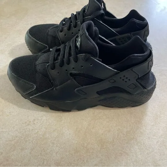 Huarache by Nike Shoes size 6Y 6 Youth all Black sneakers boys or girls