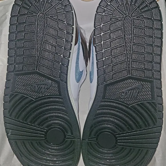 Jordan 1 Mid SE Mens Shoes