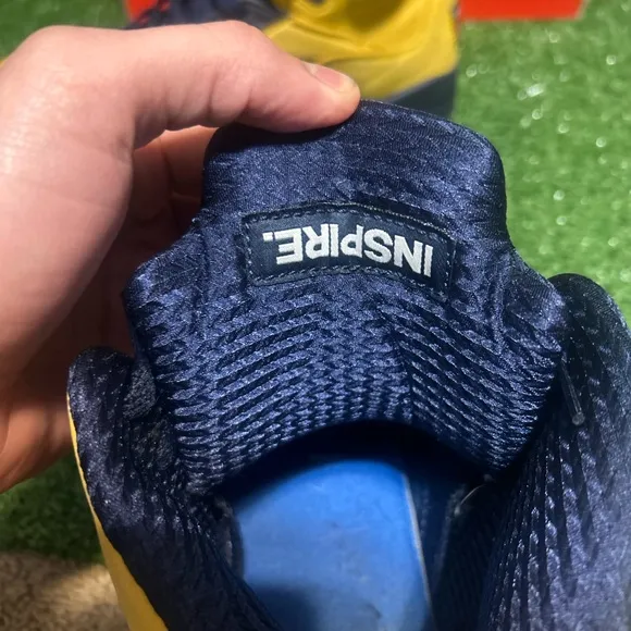 Jordan 5 retro Michigan size 9.5 doesn’t come with box