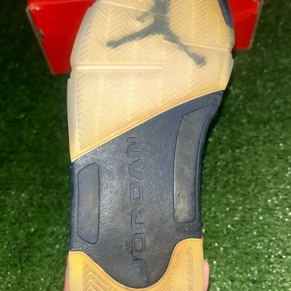 Jordan 5 retro Michigan size 9.5 doesn’t come with box