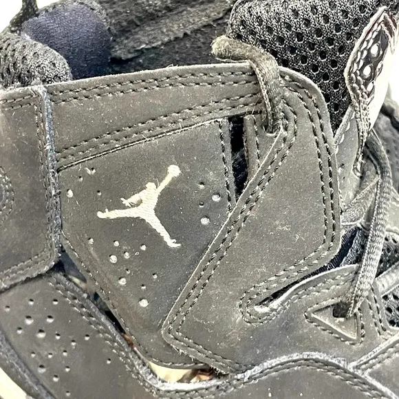 Jordan Black &amp; white high top Sneakers boys sz 6.5y