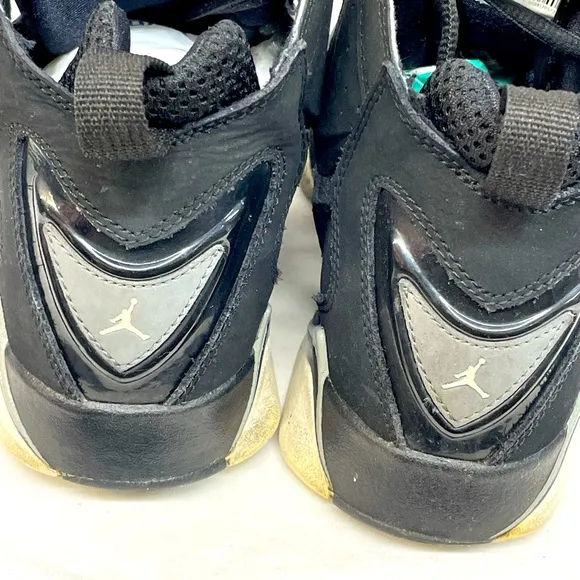 Jordan Black &amp; white high top Sneakers boys sz 6.5y