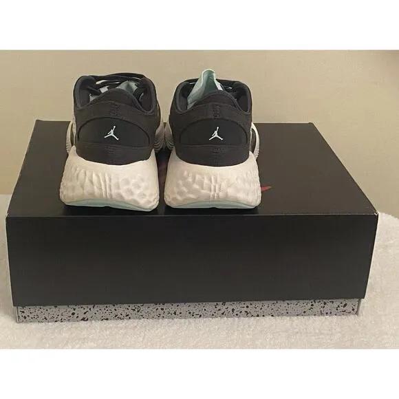 Jordan Men’s Delta 3 Low Size 10 Black/ Anthracite Mint Foam