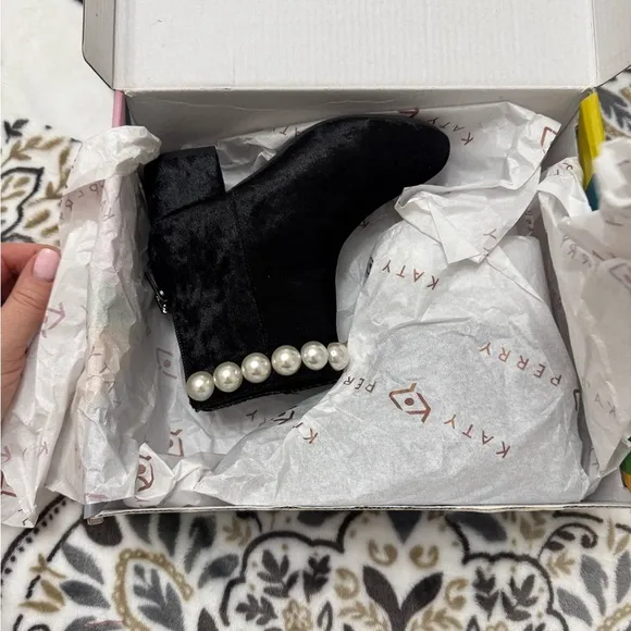 Katy Perry kids girls toddler 11 shoes boots pearly beaded velvet block heel