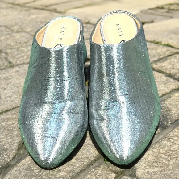 Katy Perry Textured Metallic Terrain Women's  Silver Mules. Size 5.5