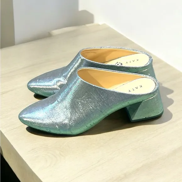 Katy Perry Textured Metallic Terrain Women's  Silver Mules. Size 5.5