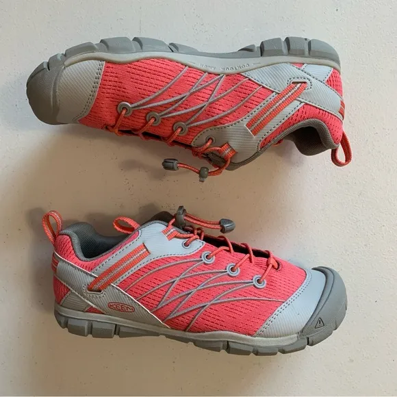 Keen Kids Size 5 Grey &amp; Pink Chandler Athletic Shoes NEW WITHOUT BOX