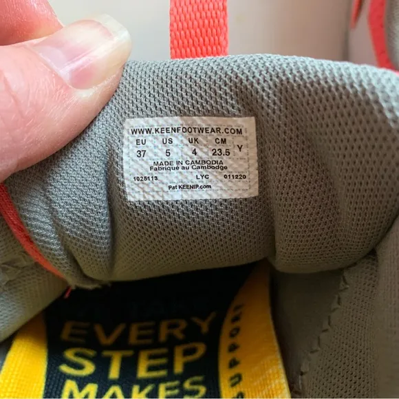 Keen Kids Size 5 Grey &amp; Pink Chandler Athletic Shoes NEW WITHOUT BOX