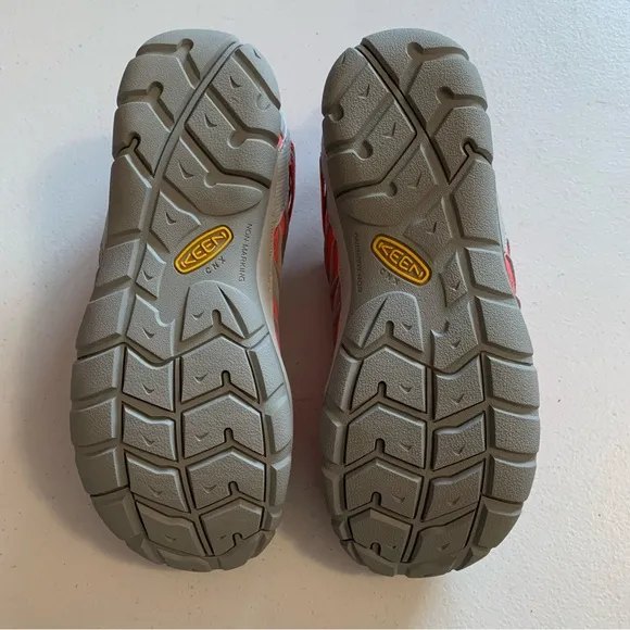 Keen Kids Size 5 Grey &amp; Pink Chandler Athletic Shoes NEW WITHOUT BOX