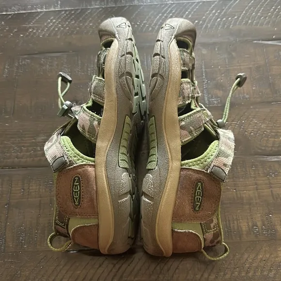 Keen Men’s Size 7 Newport H2 Sports Sandals Outdoor Hiking Washable Shoes Camo