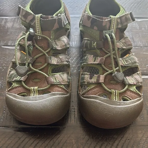 Keen Men’s Size 7 Newport H2 Sports Sandals Outdoor Hiking Washable Shoes Camo