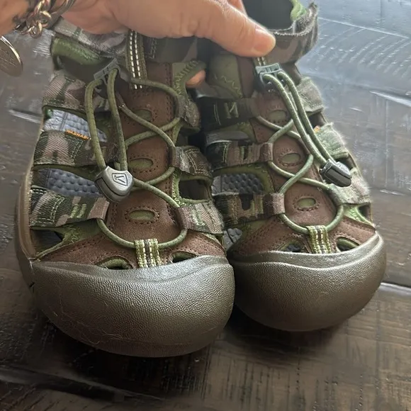 Keen Men’s Size 7 Newport H2 Sports Sandals Outdoor Hiking Washable Shoes Camo