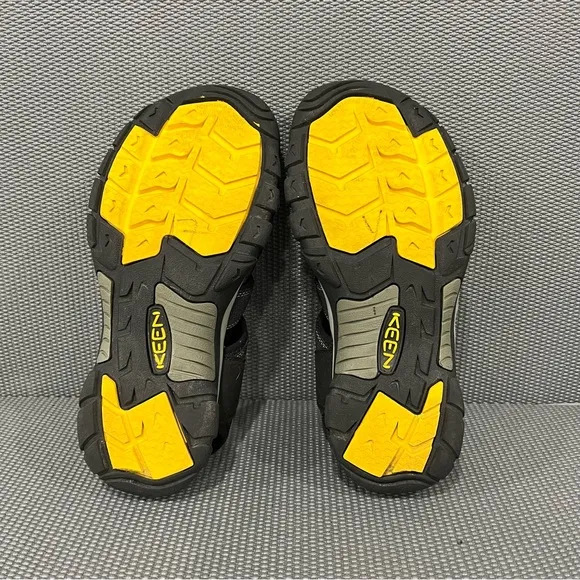 Keen Newport H2 Sandals Men’s Outdoor Hiking Shoes Size 10 1001907 Black Yellow