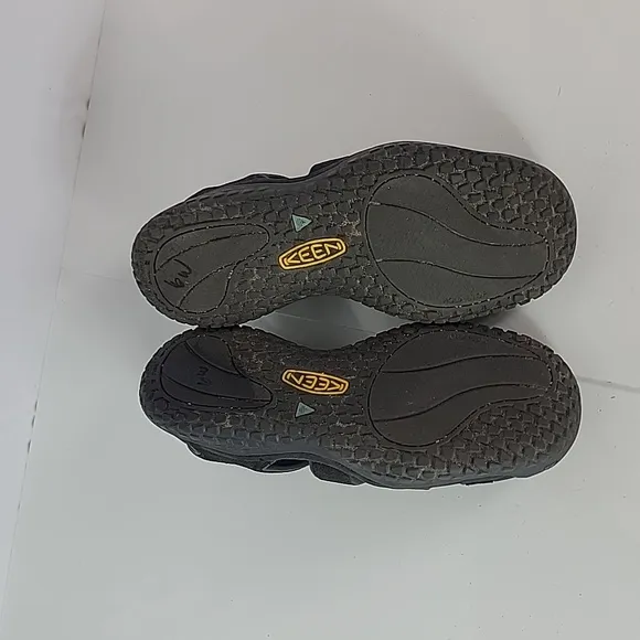 Keen Solr Water High Performance Sport Closed Toe Men's Hiking Shoes