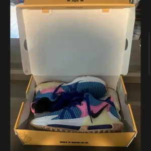 Lebron witness 7 size 8