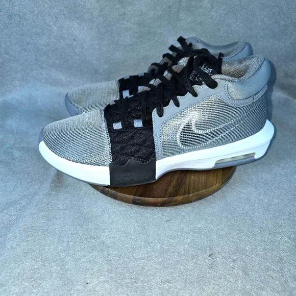 Lebron witness eight basketball shoes nike men's size 11.5 sneaker new no box**