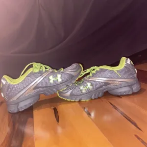 LIKE NEW- UNDER ARMOUR PROPHET 2 DCE PERFORMANCE RUNNING SHOES ~ WOMENS 6.5