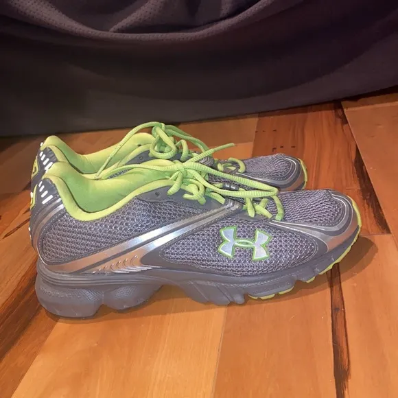 LIKE NEW- UNDER ARMOUR PROPHET 2 DCE PERFORMANCE RUNNING SHOES ~ WOMENS 6.5