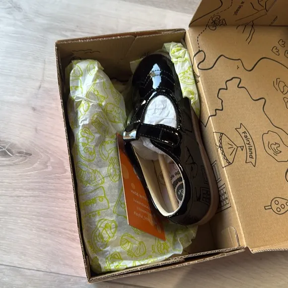 LIVIE &amp; Luca Amica Patent synthetic Leather Kids Shoes size 11 Black NWT in box