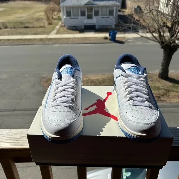 Low 2s Size 9 brand new dead stock
