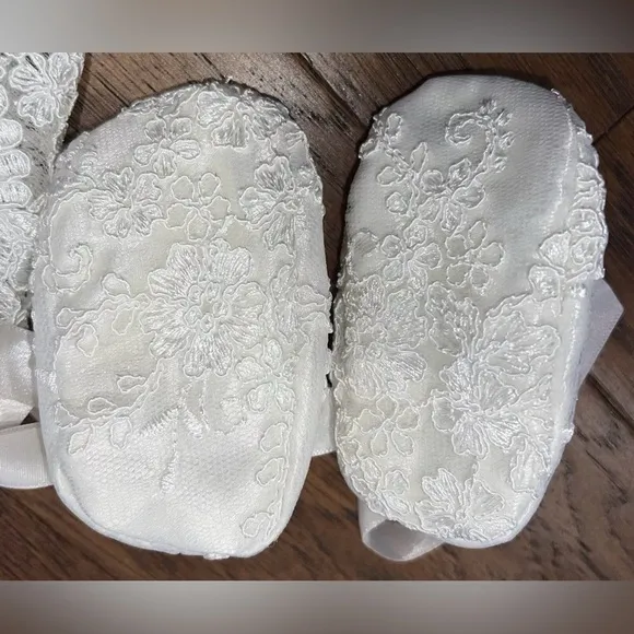 Luxury Satin Lace Pearl Long Baby Christening Gown Blessing Dress Bonnet Shoes