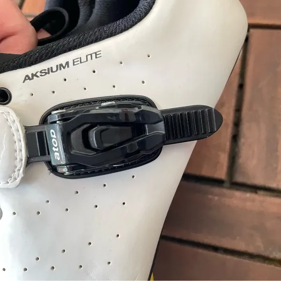 Mavic Aksium Elite‎ III Size Men’s 9/ Woman’s 10 White Cycling Shoes