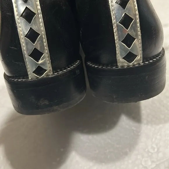 Mellow Yellow lace up Black/silvery details flat leather shoes girls size 4(35)