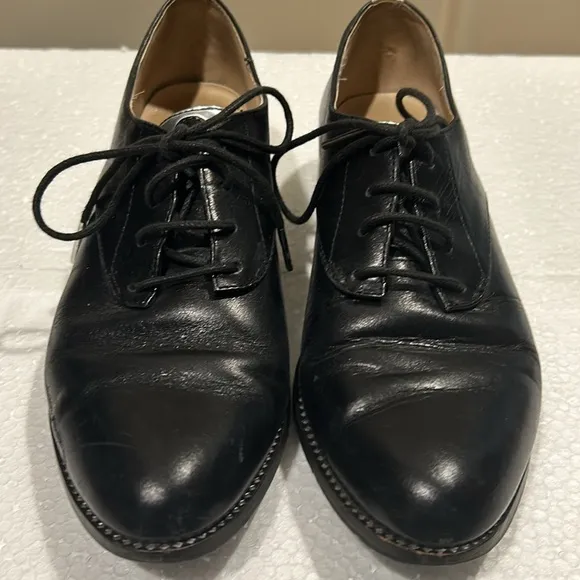 Mellow Yellow lace up Black/silvery details flat leather shoes girls size 4(35)