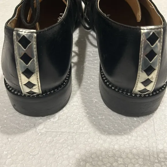Mellow Yellow lace up Black/silvery details flat leather shoes girls size 4(35)