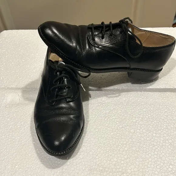 Mellow Yellow lace up Black/silvery details flat leather shoes girls size 4(35)