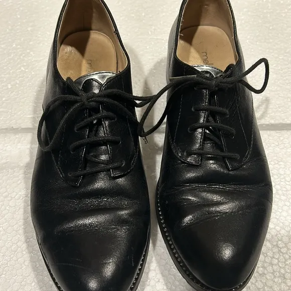 Mellow Yellow lace up Black/silvery details flat leather shoes girls size 4(35)