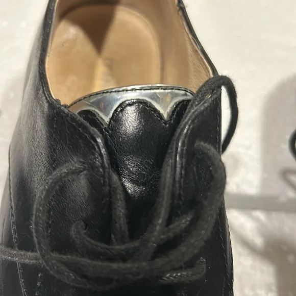 Mellow Yellow lace up Black/silvery details flat leather shoes girls size 4(35)
