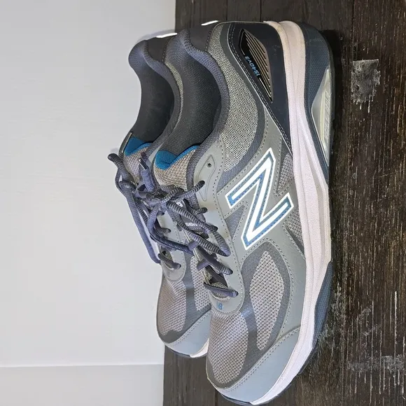 Men's new balance sneaker1540V3 SIZE 12.5 SHOES!!