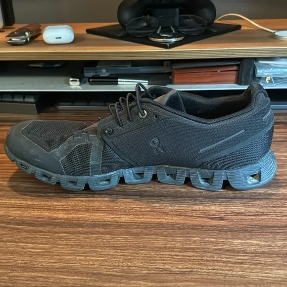 Men’s On Cloud Outdoor Running Shoes - Black - 9.5M