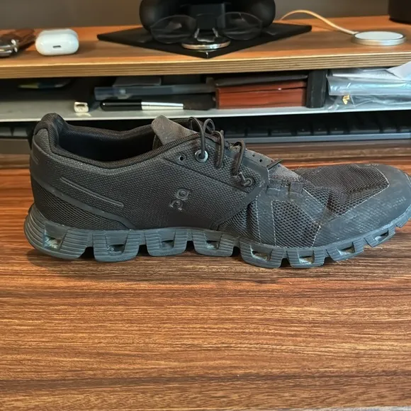 Men’s On Cloud Outdoor Running Shoes - Black - 9.5M