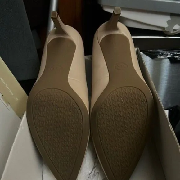 Michael Kors Angie Pumps – Size 9.5 – Oyster – New in Box