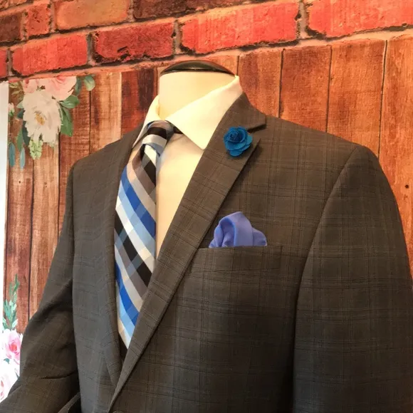 Michael Strahan Gray Suit