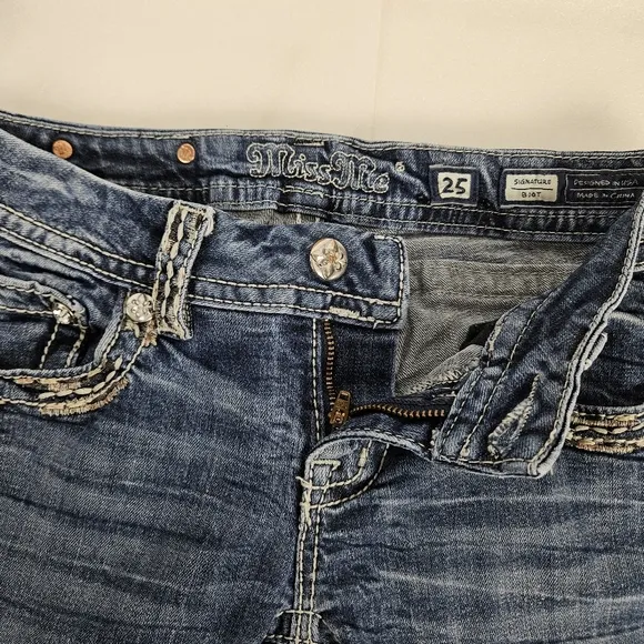 Miss Me embroidered boot cut jeans size 25