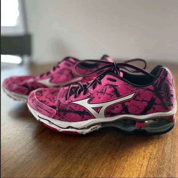 Mizuno Wave Creation 16 Running Shoes Sneakers Tennis Shoes Athletic pink Sz 8