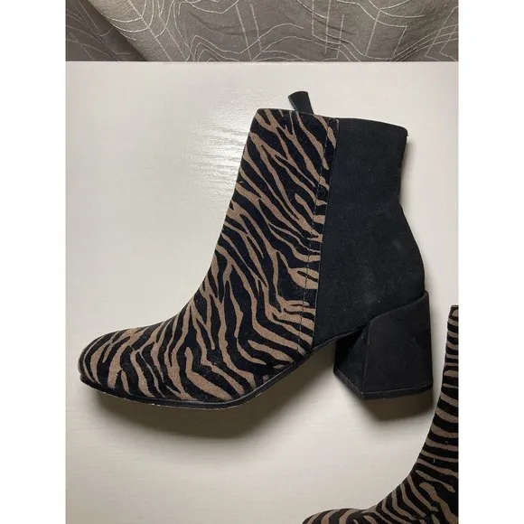 Naked Feet Womens Shoes Animal Print Strata Moto Inspires Bootie Size 6.5M