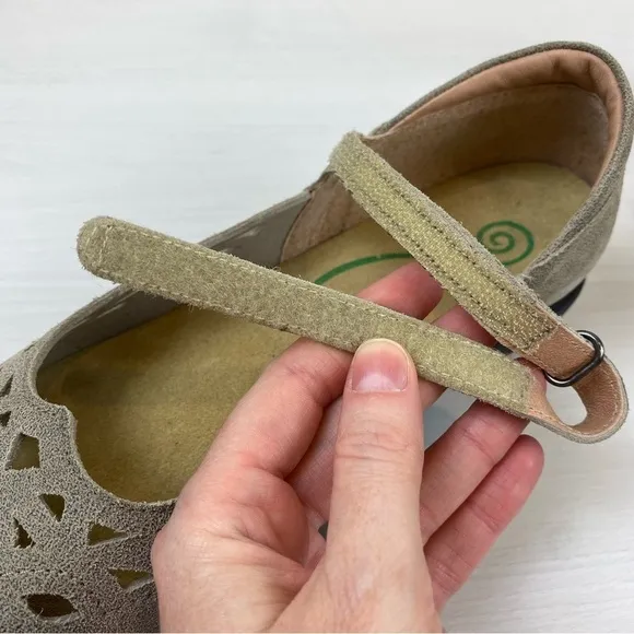 Naot Agathis Leather Mary Jane Shoes Size 11 Speckled Beige Round Toe Laser Cuts
