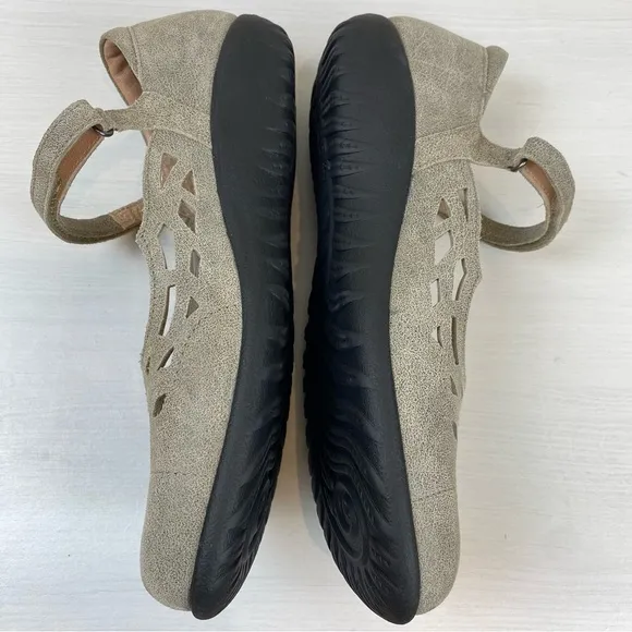 Naot Agathis Leather Mary Jane Shoes Size 11 Speckled Beige Round Toe Laser Cuts
