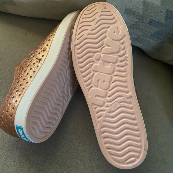 Native Jefferson bling rose gold/white shell Men/Women Vegan shoes 11/12