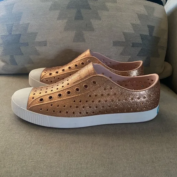 Native Jefferson bling rose gold/white shell Men/Women Vegan shoes 11/12