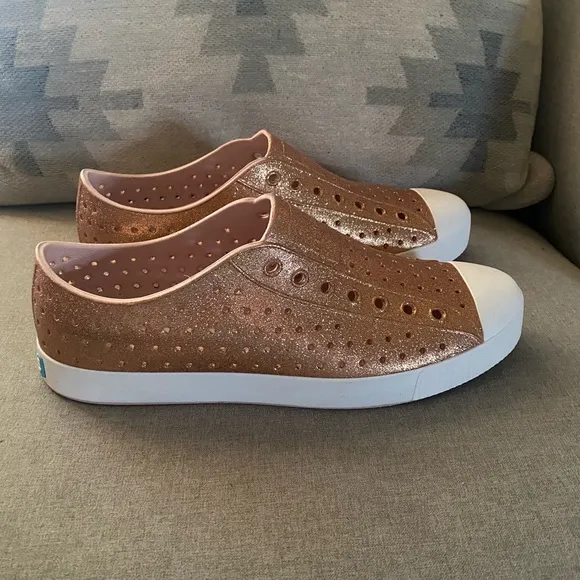 Native Jefferson bling rose gold/white shell Men/Women Vegan shoes 11/12