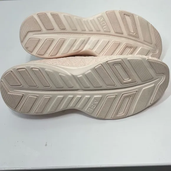 NEW APL Techloom Phantom shoes Pink size 10 P179