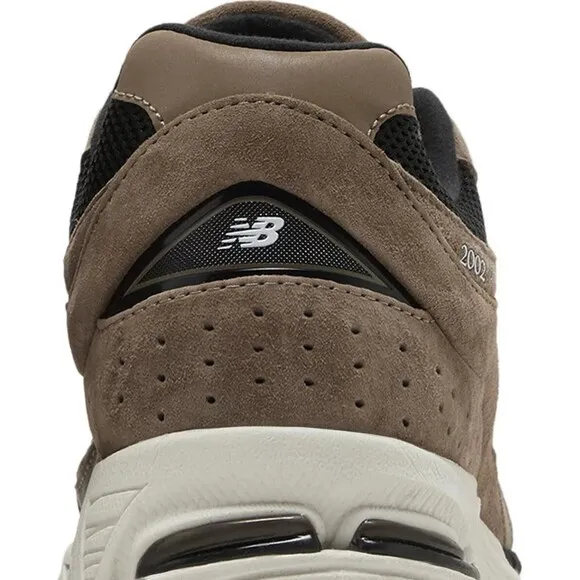 NEW BALANCE 2002R MEN'S SIZE 9 SNEAKERS SHOES M2002RTJ 283 BROWN