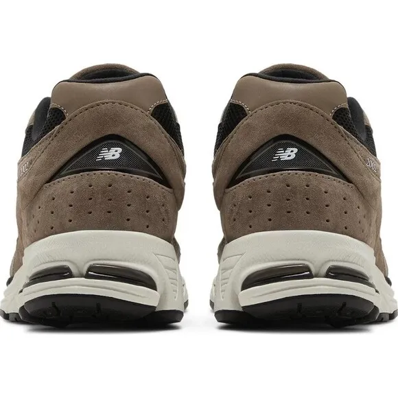 NEW BALANCE 2002R MEN'S SIZE 9 SNEAKERS SHOES M2002RTJ 283 BROWN